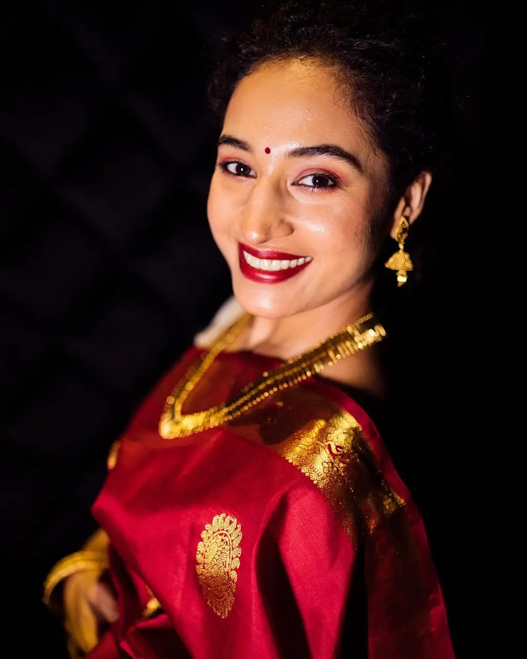 Pooja Ramachandran Images in Red Saree White Blouse